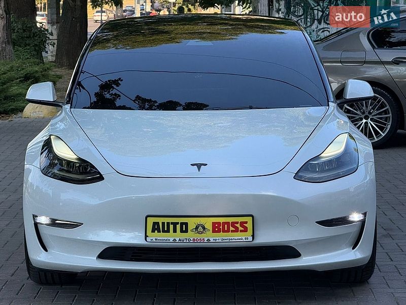 Седан Tesla Model 3 2023 в Николаеве