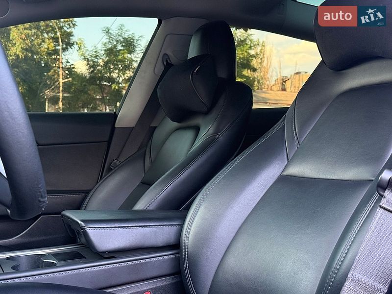 Седан Tesla Model 3 2023 в Николаеве