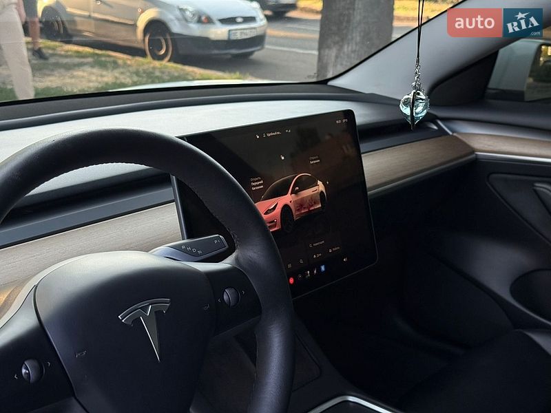 Седан Tesla Model 3 2023 в Николаеве