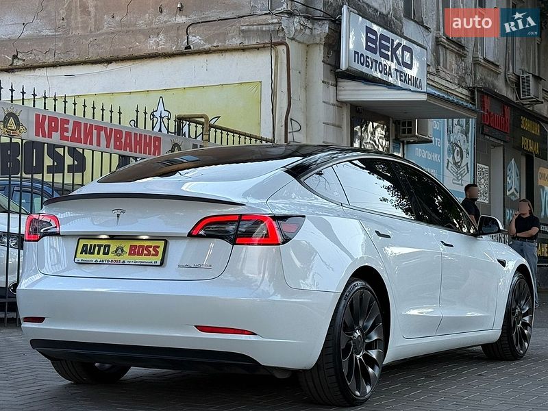Седан Tesla Model 3 2023 в Николаеве