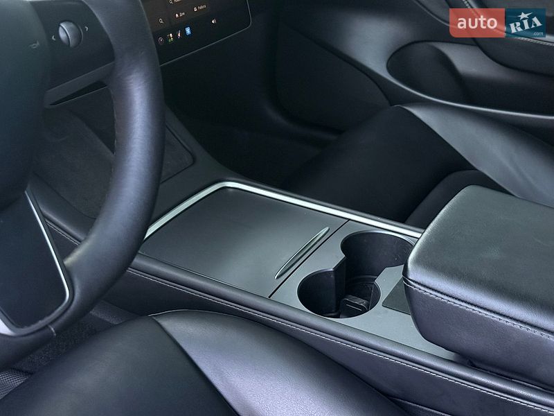 Седан Tesla Model 3 2023 в Николаеве
