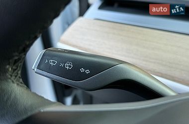 Седан Tesla Model 3 2023 в Николаеве