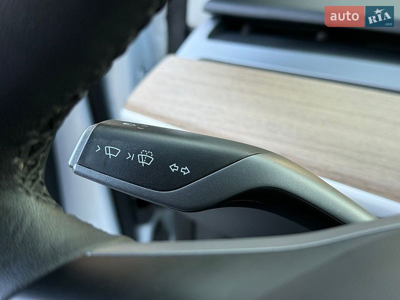 Седан Tesla Model 3 2023 в Николаеве
