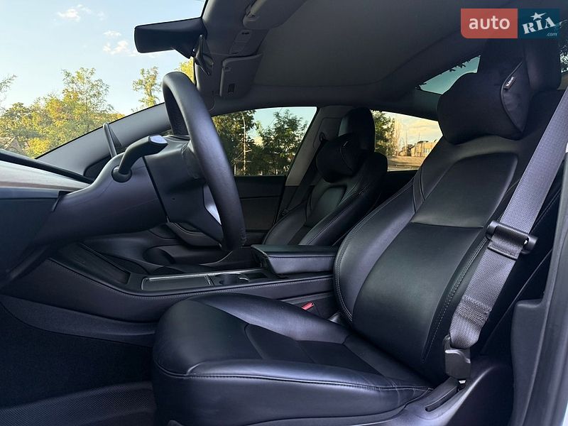 Седан Tesla Model 3 2023 в Николаеве