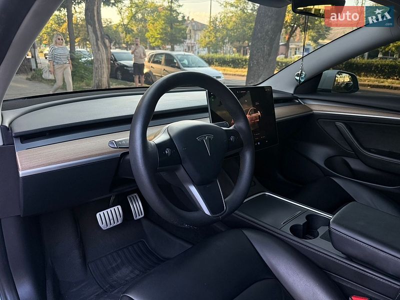 Седан Tesla Model 3 2023 в Николаеве