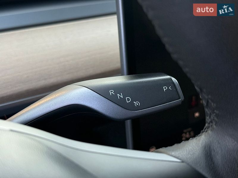Седан Tesla Model 3 2023 в Николаеве