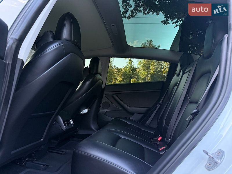 Седан Tesla Model 3 2023 в Николаеве