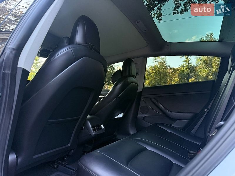 Седан Tesla Model 3 2023 в Николаеве