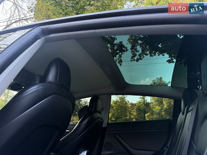Седан Tesla Model 3 2023 в Николаеве