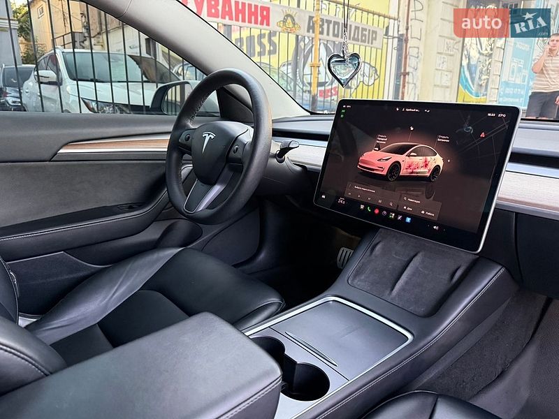 Седан Tesla Model 3 2023 в Николаеве