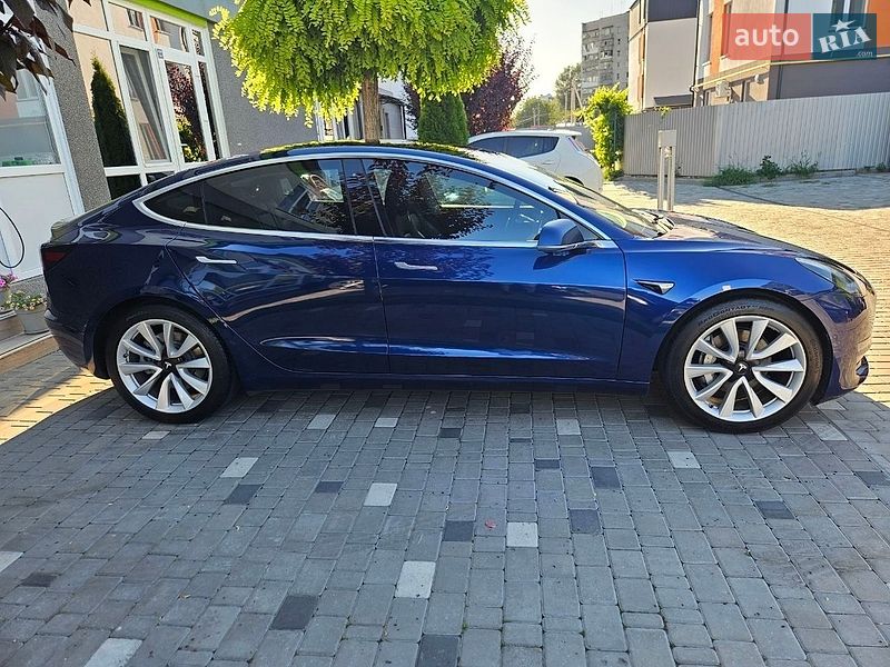 Седан Tesla Model 3 2018 в Борисполі