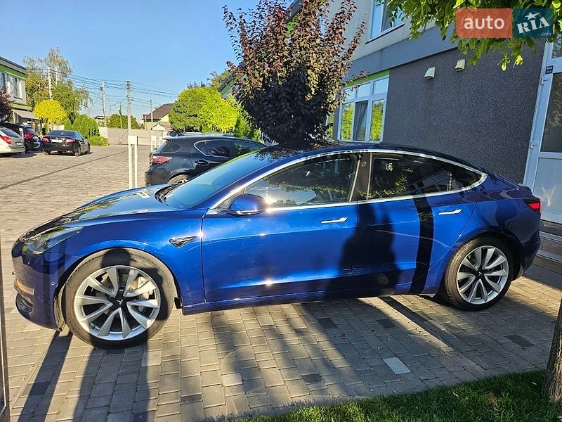 Седан Tesla Model 3 2018 в Борисполі