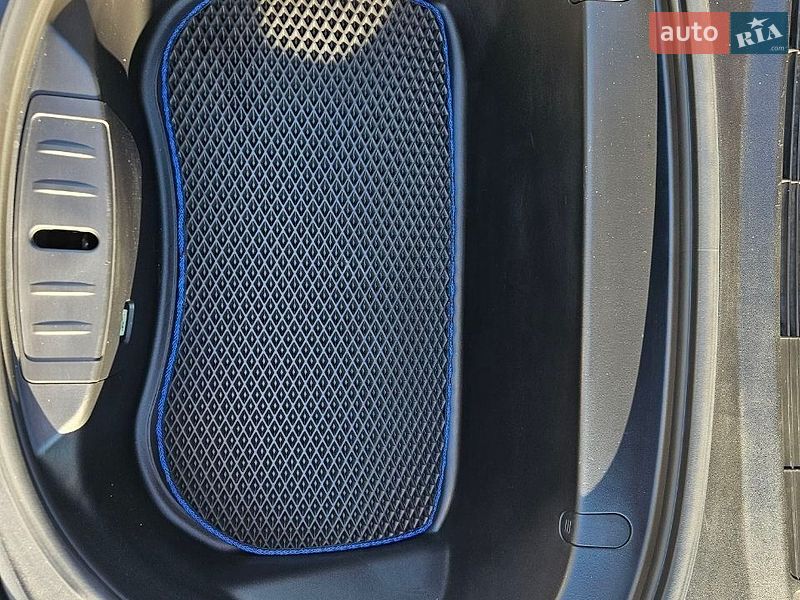Седан Tesla Model 3 2018 в Борисполі