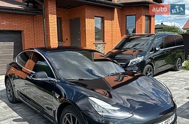 Седан Tesla Model 3 2018 в Киеве