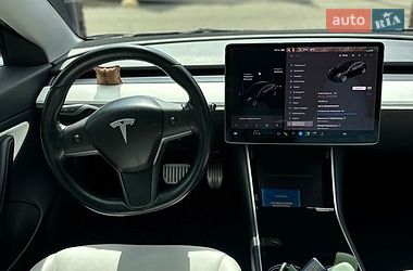Седан Tesla Model 3 2018 в Києві