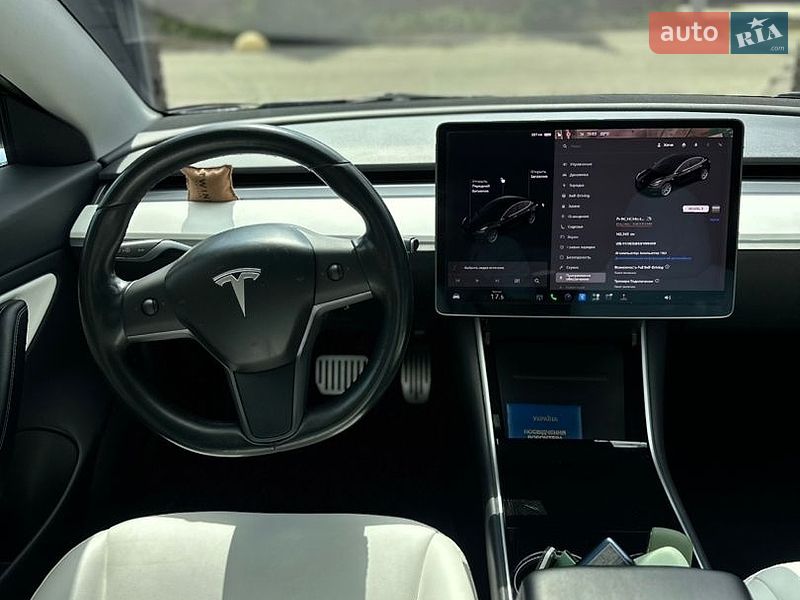 Седан Tesla Model 3 2018 в Києві