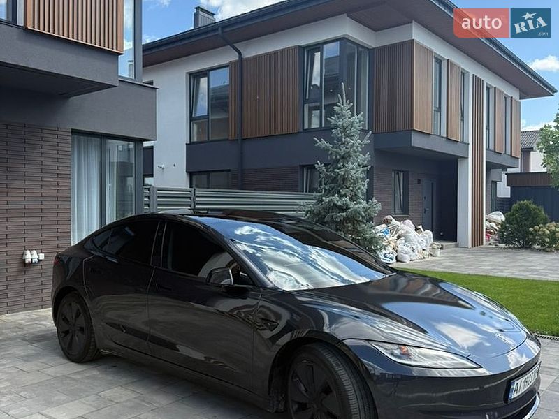 Tesla Model 3 2024