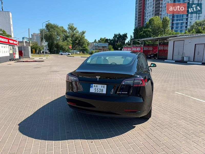 Седан Tesla Model 3 2022 в Києві