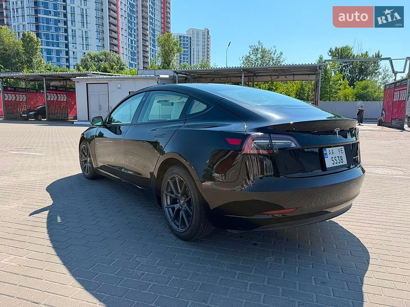 Седан Tesla Model 3 2022 в Києві