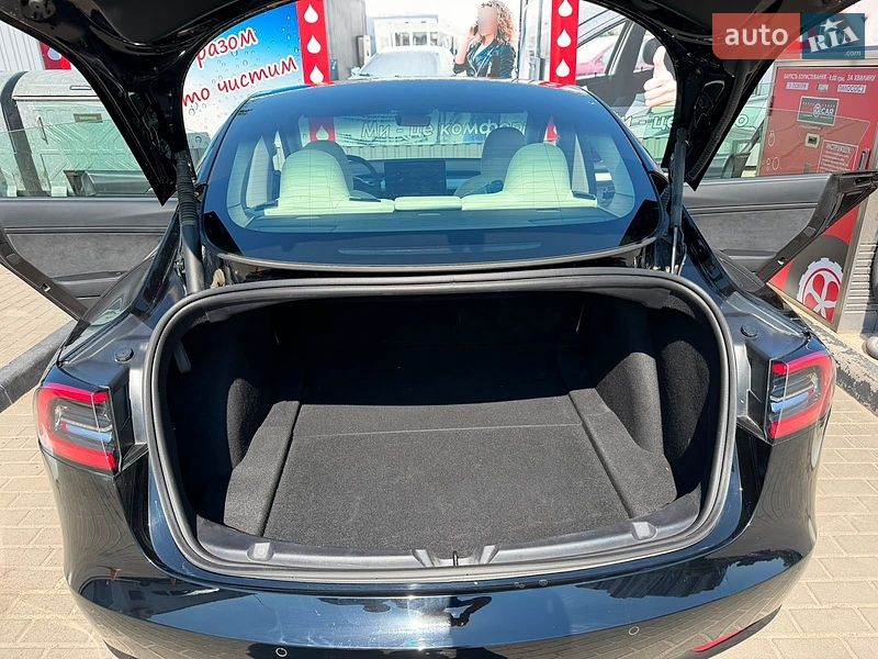 Седан Tesla Model 3 2022 в Києві