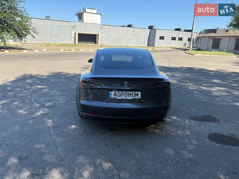 Седан Tesla Model 3 2023 в Николаеве