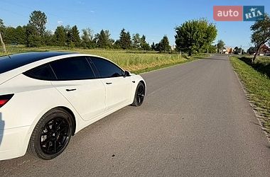 Седан Tesla Model 3 2021 в Самборе