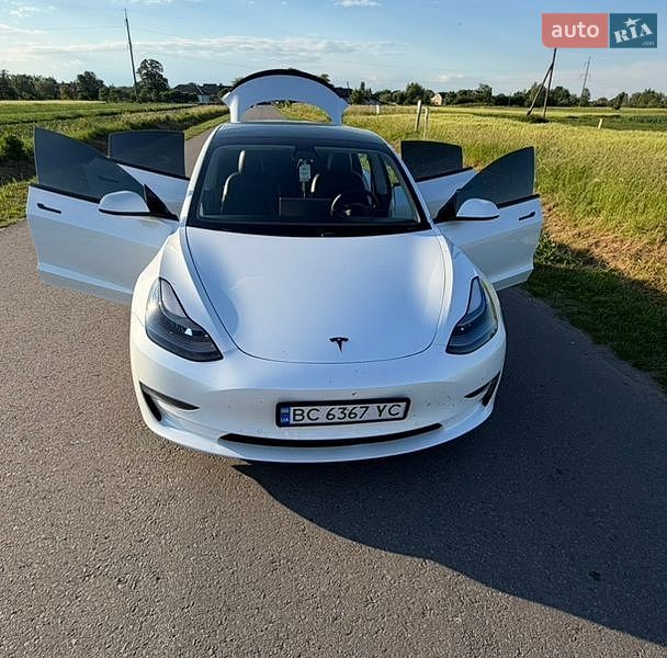 Седан Tesla Model 3 2021 в Самборе