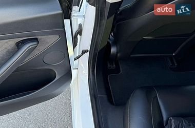 Седан Tesla Model 3 2021 в Самборе