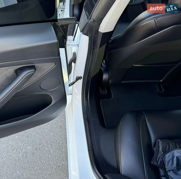 Седан Tesla Model 3 2021 в Самборе