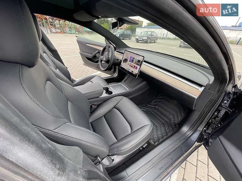 Седан Tesla Model 3 2021 в Чернигове