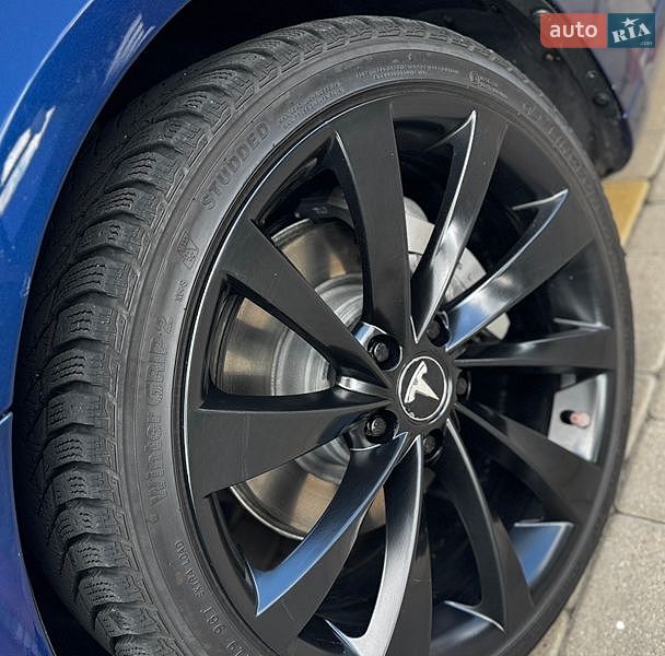 Седан Tesla Model 3 2022 в Немирові