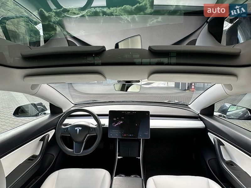 Седан Tesla Model 3 2020 в Шептицькому
