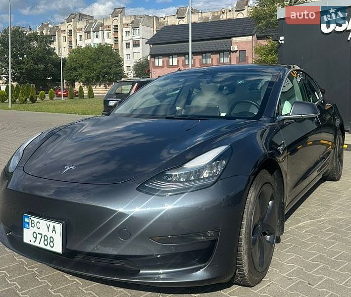 Tesla Model 3 2020