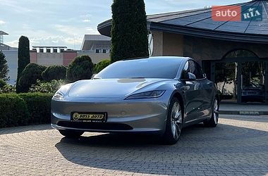 Седан Tesla Model 3 2025 в Львові