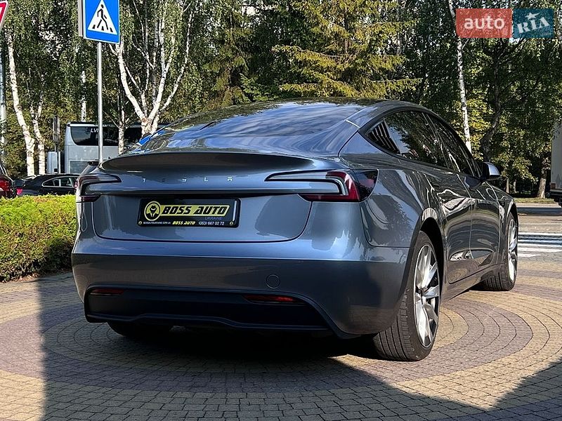 Седан Tesla Model 3 2025 в Львові