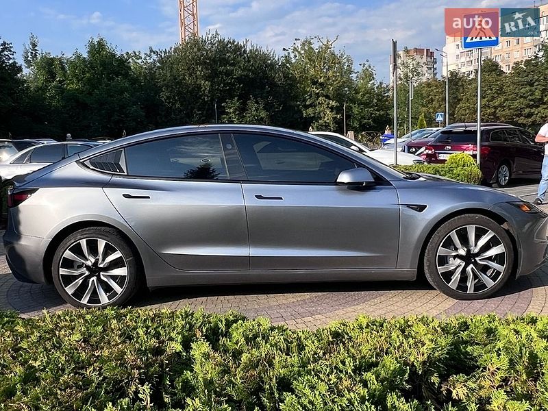 Седан Tesla Model 3 2025 в Львові