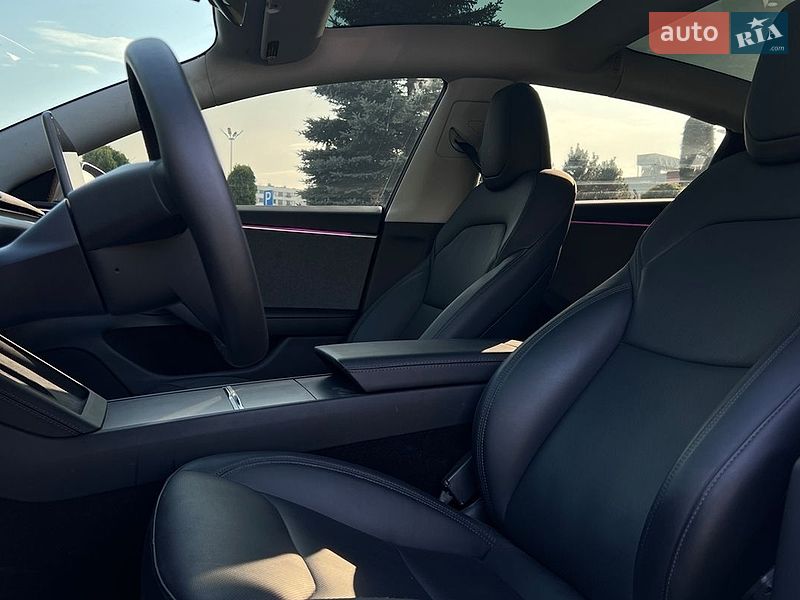 Седан Tesla Model 3 2025 в Львові
