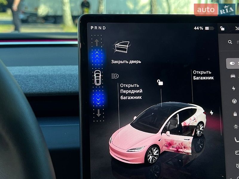 Седан Tesla Model 3 2025 в Львові