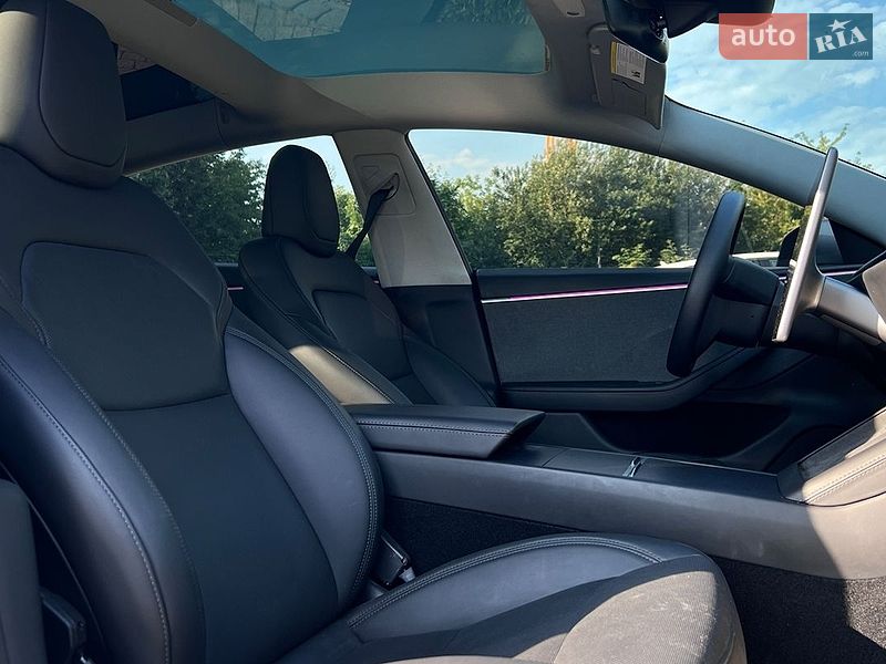Седан Tesla Model 3 2025 в Львові