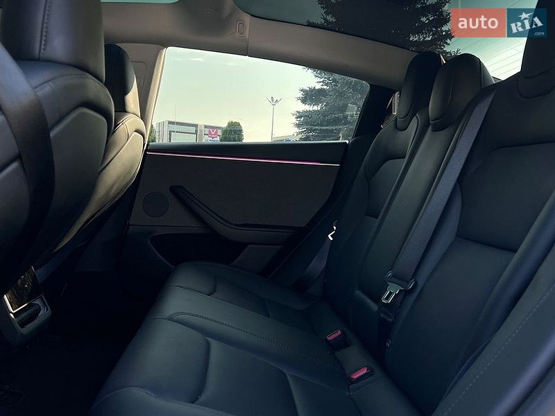 Седан Tesla Model 3 2025 в Львові