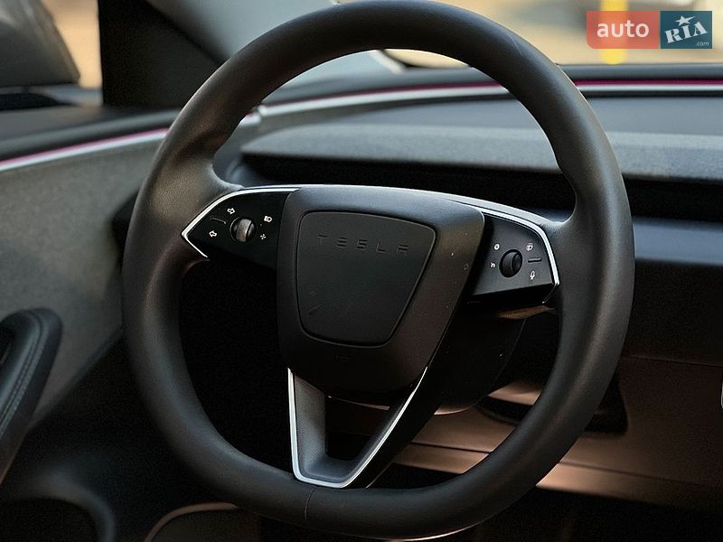 Седан Tesla Model 3 2025 в Львові
