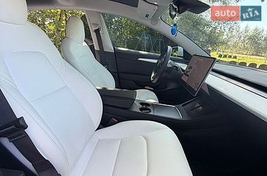 Седан Tesla Model 3 2021 в Львове