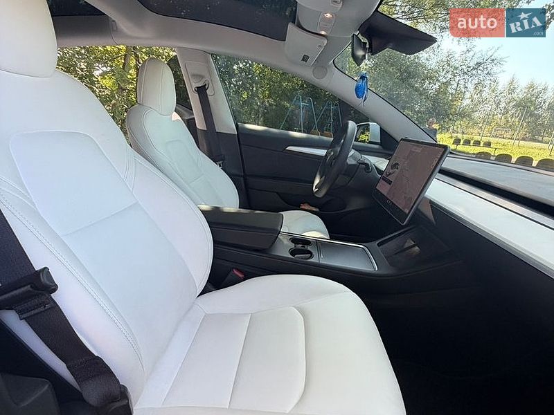 Седан Tesla Model 3 2021 в Львове