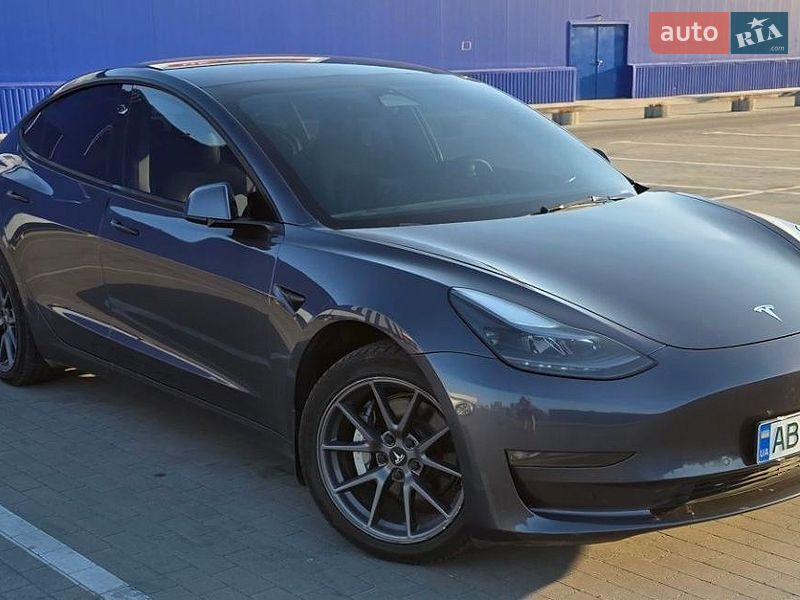 Седан Tesla Model 3 2022 в Виннице