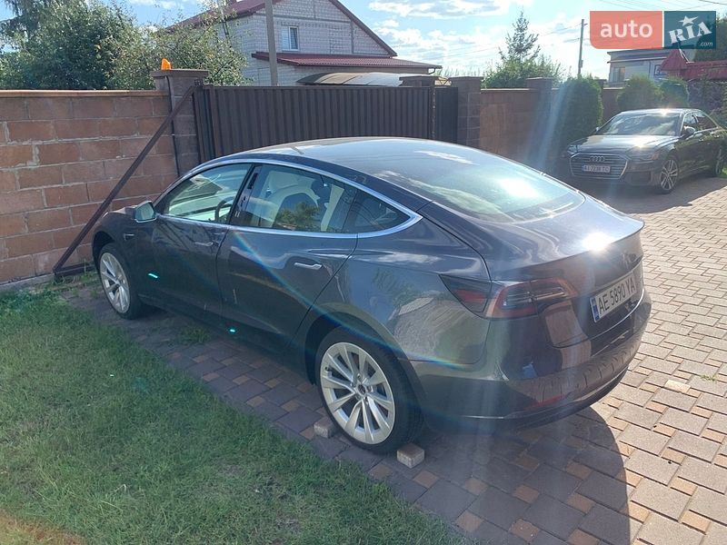 Седан Tesla Model 3 2019 в Києві