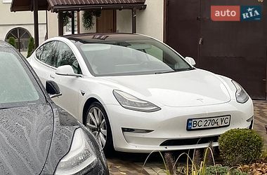 Седан Tesla Model 3 2018 в Городке