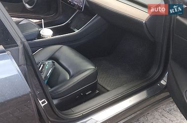 Седан Tesla Model 3 2019 в Києві