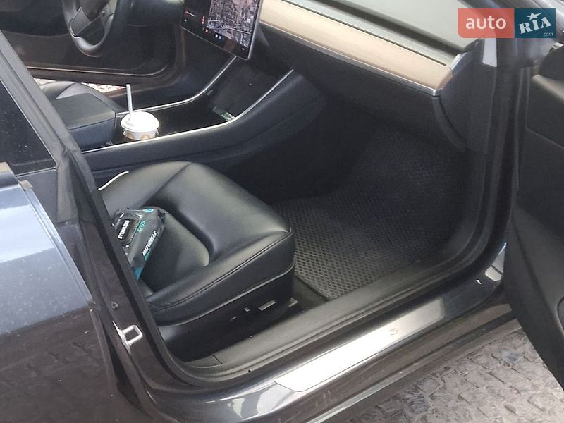 Седан Tesla Model 3 2019 в Києві