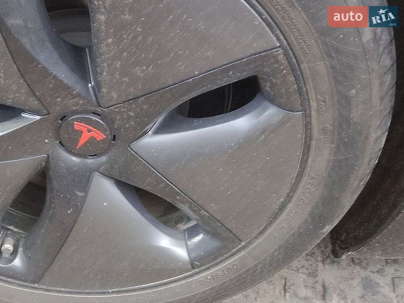 Седан Tesla Model 3 2019 в Києві