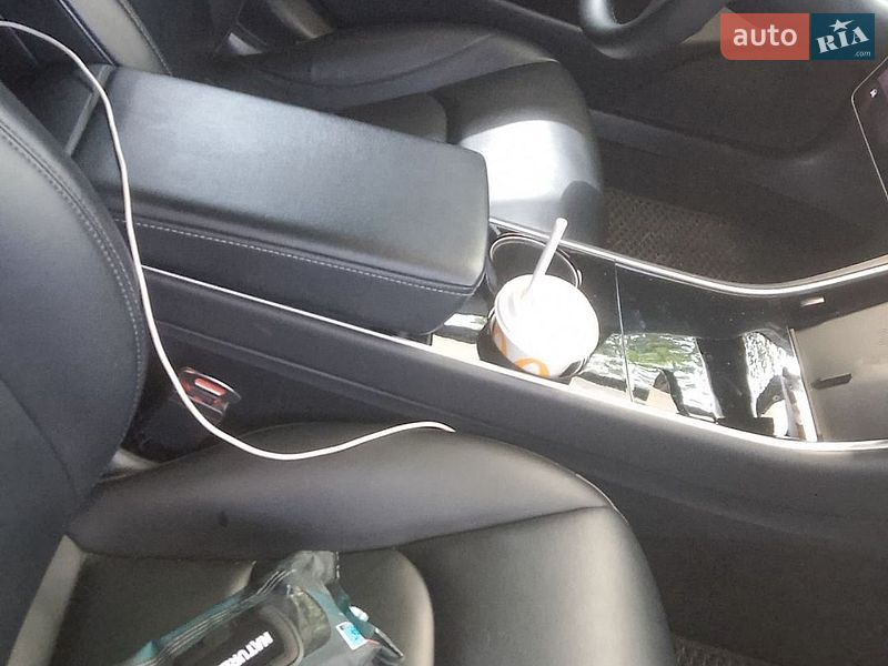 Седан Tesla Model 3 2019 в Києві